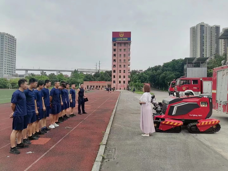 舉升搶險主戰(zhàn)消防車、全地形消防滅火機(jī)器人巡展演示圓滿結(jié)束